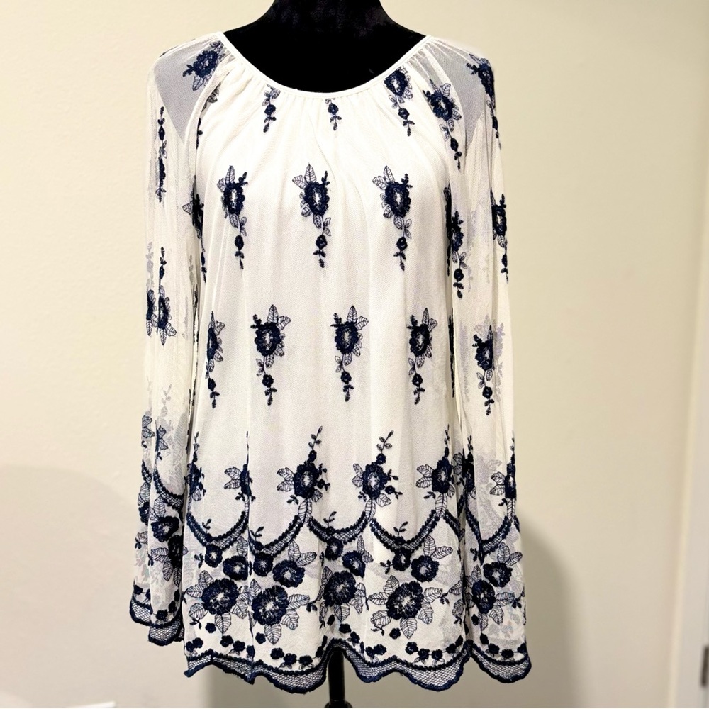 Embroidered Scalloped Sleeve Blouse - Large